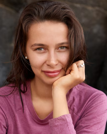 &nbsp;<strong>Laura C.</strong> - <em>Variante: Plata - Engaste Circonita</em>&nbsp;